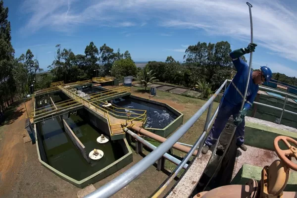 Embasa investe mais de R$ 1 bilhão em obras para expandir esgotamento sanitário na Bahia.