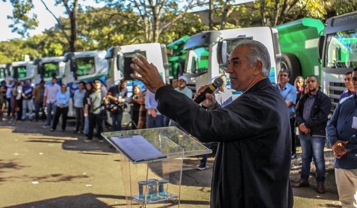 Com política de valorização do campo, Governo entrega caminhões e equipamentos para 12 municípios