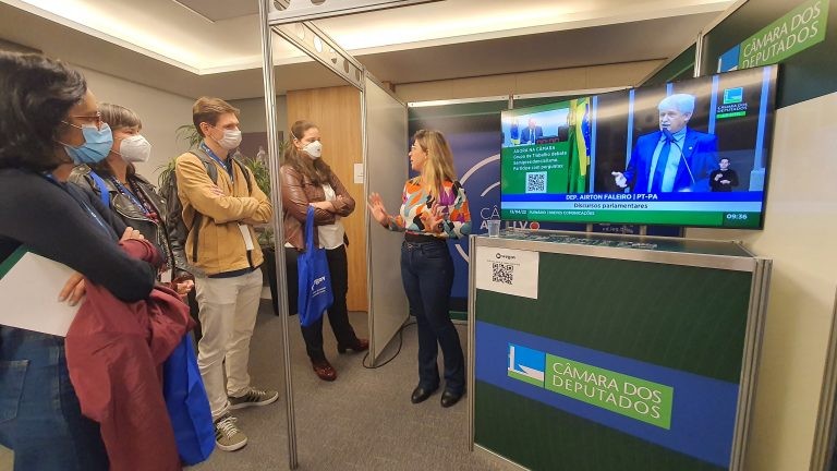 Nova transmissão ao vivo da TV Câmara é destaque em evento de comunicação pública