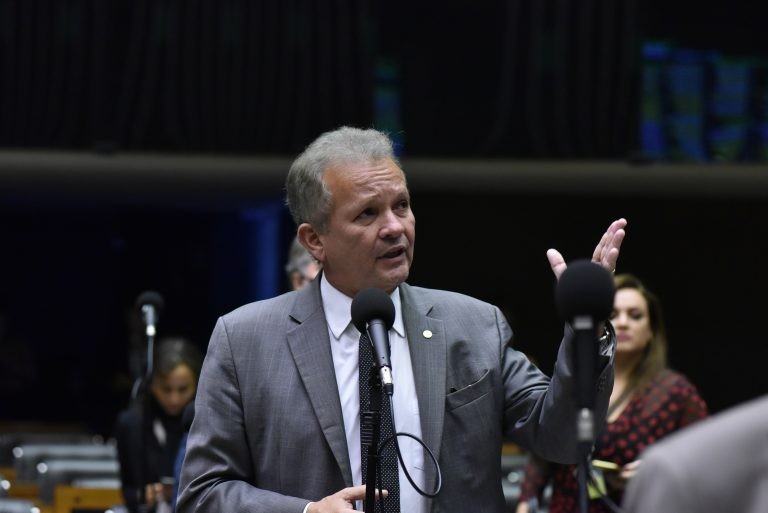 Comissão aprova projeto que exige comprovação de frequência para servidor estudante ter horário especial