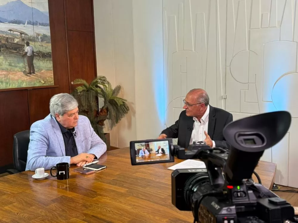 'Na Mesa com Datena' estreia nesta terça 21h na TV Brasil e entrevista vice-presidente Geraldo Alckmin.