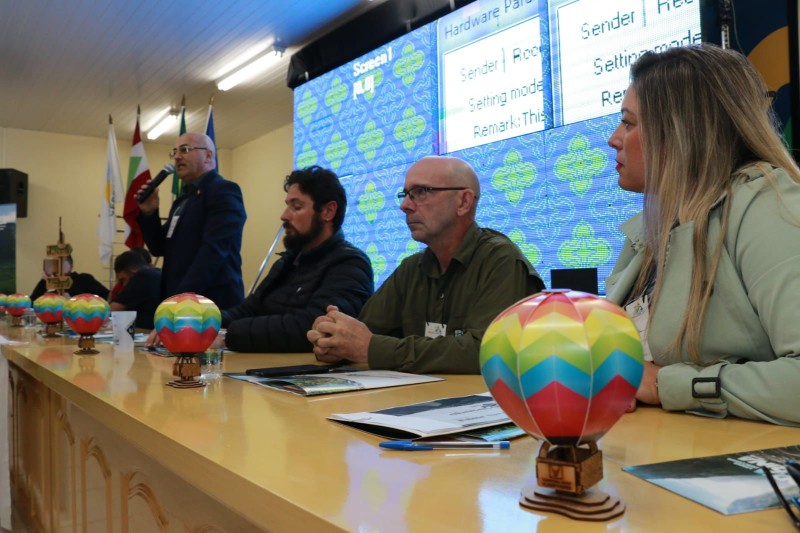 Santur participa da abertura de seminário sobre turismo de aventura em Praia Grande
