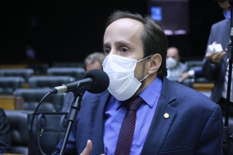 Projeto limita desenvolvimento energético a recursos do Orçamento