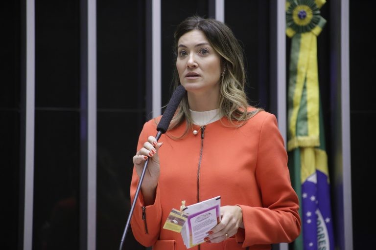 Câmara conclui votação de MP que instituiu o valor do salário mínimo em R$ 1.212; acompanhe