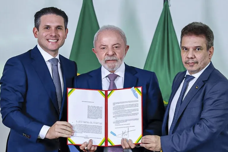 “Estamos à disposição de quem quiser levar a sério o combate ao crime organizado”, disse Lula na cerimônia de sanção da Lei Antifacção.