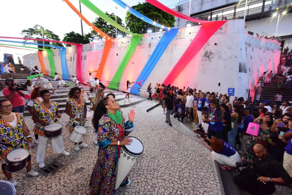 Para celebrar aniversário, Salvador promove shows de Larissa Luz em homenagem a Gilberto Gil, Duquesa e ÀTTØØXXÁ.