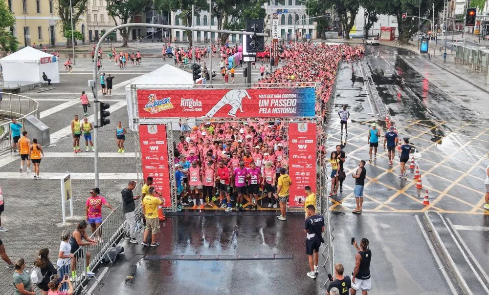 Corrida Salvador 10 Milhas reúne cerca de 5 mil participantes em celebração ao aniversário da cidade.