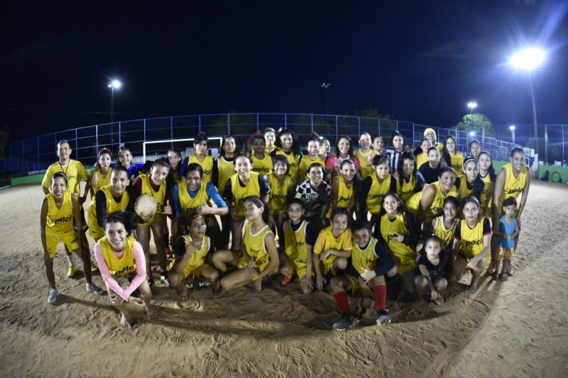 Com mais de 90 alunas, futebol feminino do Pelci contribui com integração da mulher na modalidade