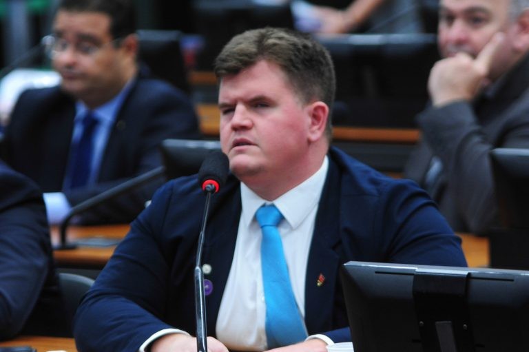Comissão aprova proposta que reduz taxa para fiscalização de aeronaves e permite tripulação sem contrato de trabalho