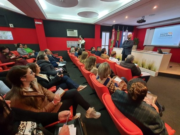 SDS tira dúvidas sobre o SC Mais Moradia em encontro em Videira