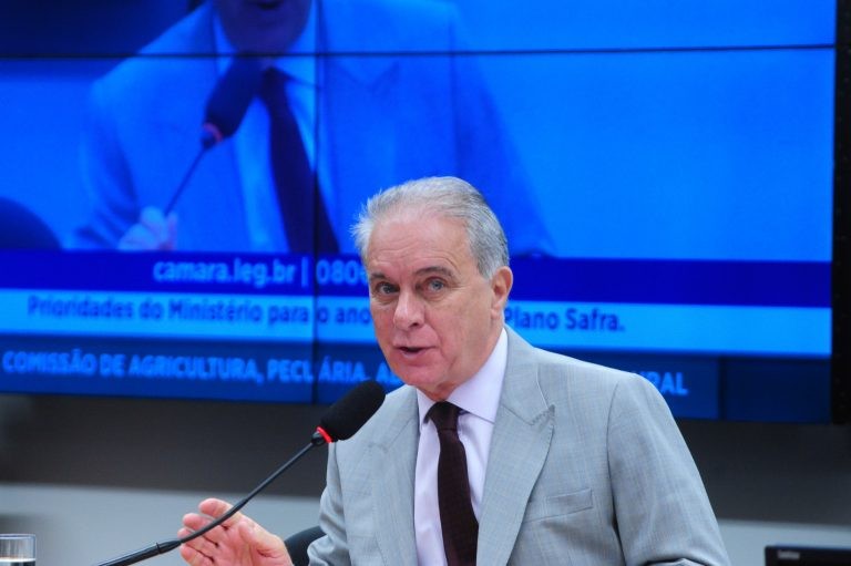 Ministro da Agricultura defende Plano Safra superior a R$ 320 bilhões