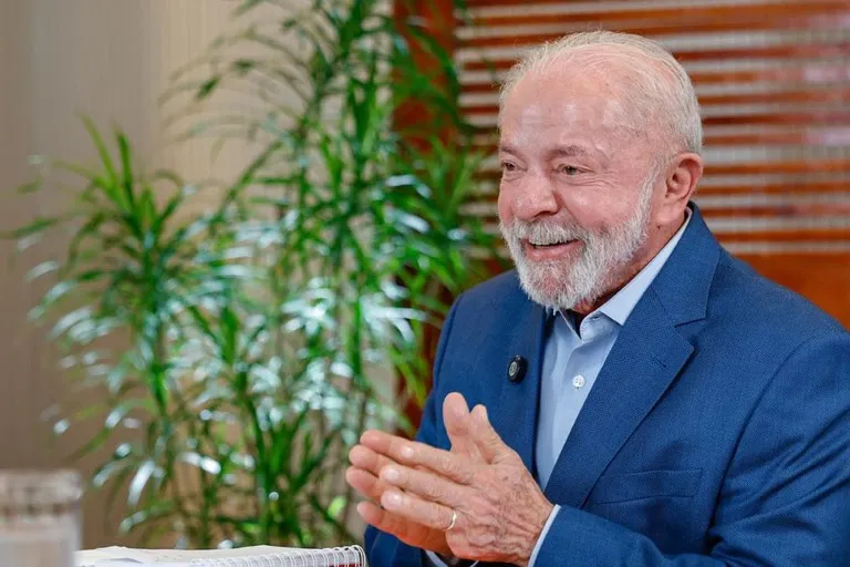 Lula: “Ou você coloca o pobre no orçamento ou a economia brasileira vai crescer para poucos”.