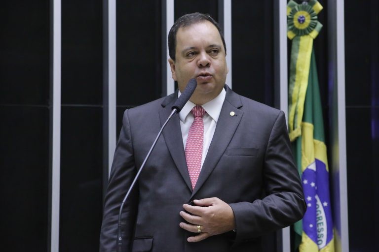 Projeto que limita alíquotas sobre combustível e energia não fere o pacto federativo, diz relator