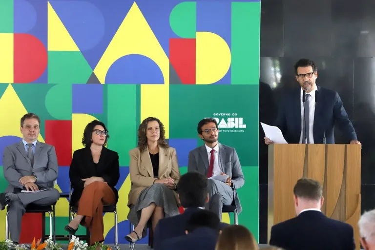 Em evento no Palácio do Planalto, Governo do Brasil formaliza o protocolo para investigar crimes contra jornalistas e comunicadores.