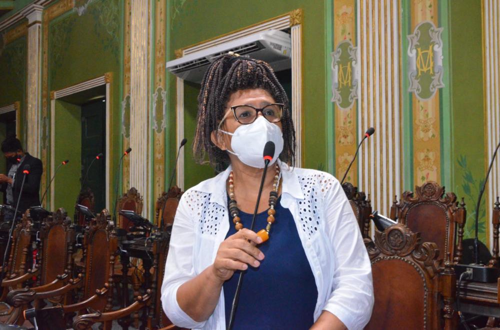 “Criar mensalidade em universidades públicas é uma amostra do que o partido de Neto tem a oferecer”, diz Marta sobre PEC apresentada Câmara dos Deputados.