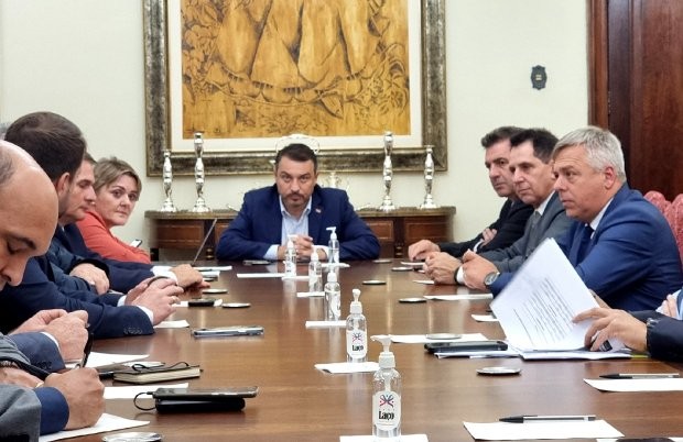 Governo do Estado e bancada do Oeste debatem reestruturação financeira e futuro do HRO
