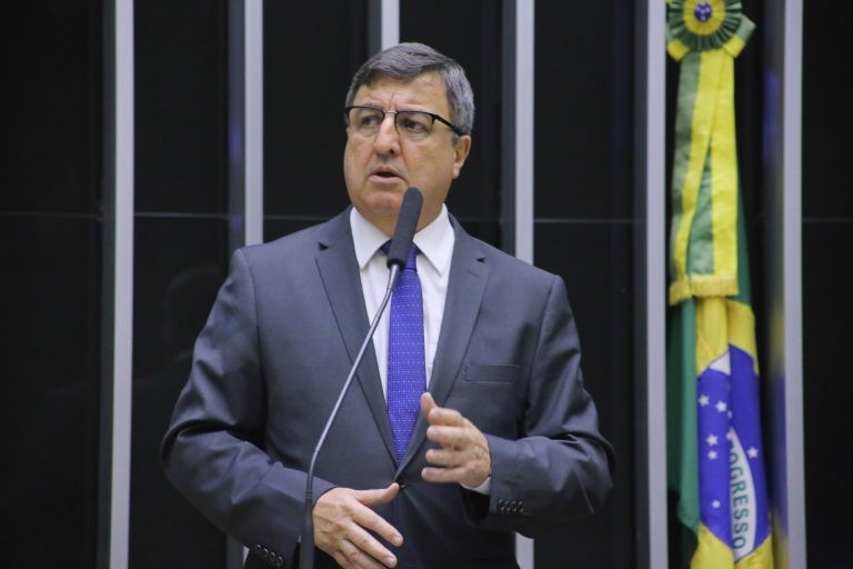 Câmara conclui votação de projeto que limita alíquotas sobre combustível e energia