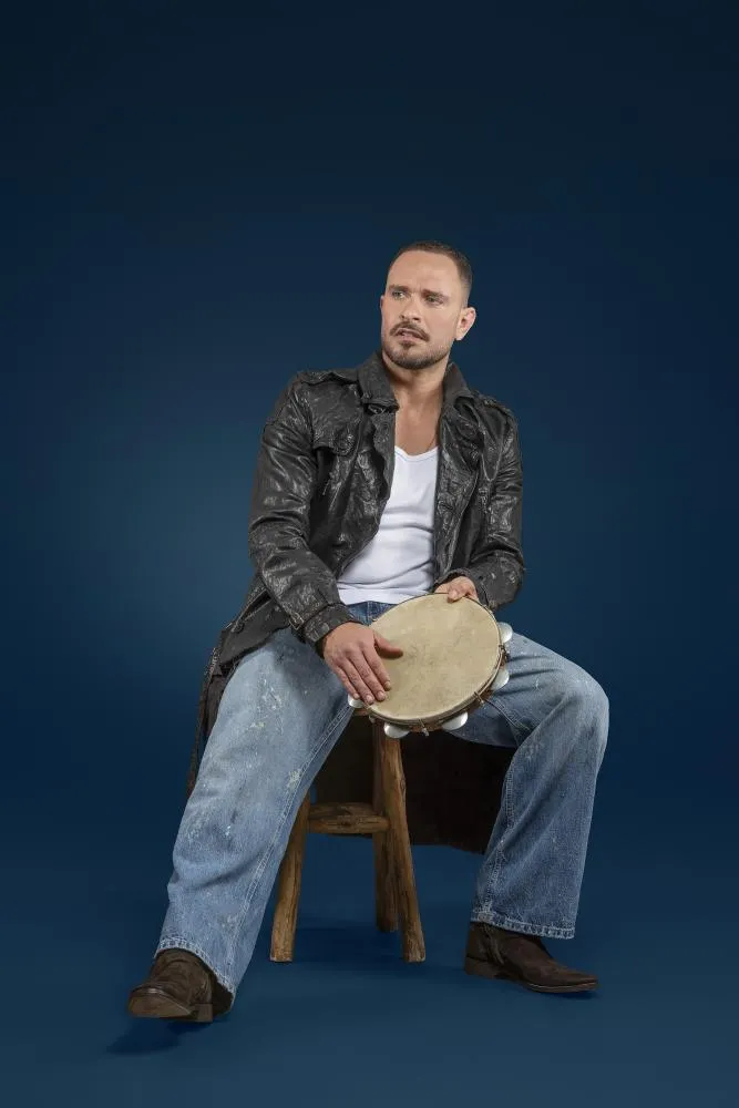 Diogo Nogueira recebe Carlinhos Brown no show “Infinito Samba”, em Salvador.