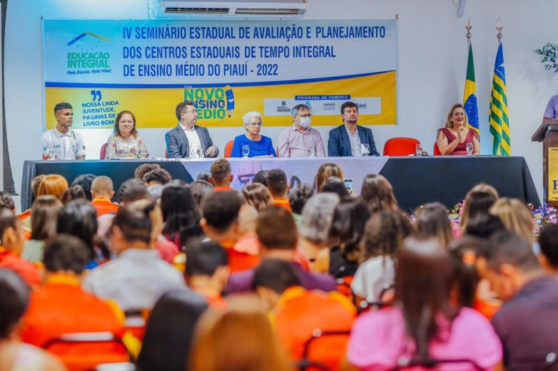 Governadora Regina Sousa participa de seminário para avaliação das Escolas de Tempo Integral