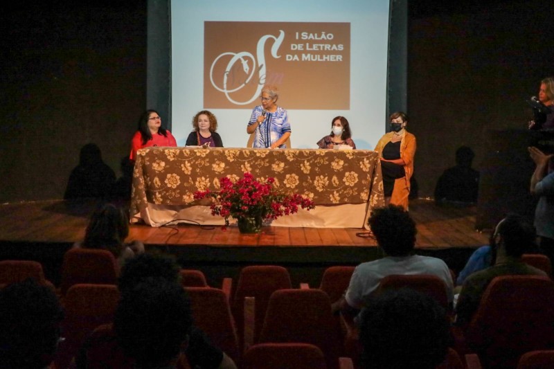 Regina Sousa é homenageada no I Salão de Letras da Mulher (Salém)