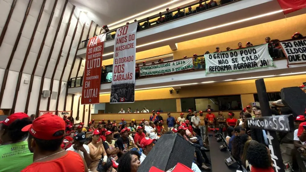 MST realiza ato político na Alba no Dia de Luta pela Reforma Agrária.