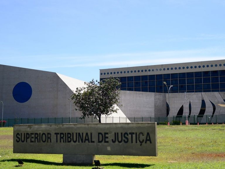 Lira cria comissões para analisar propostas de emenda à Constituição