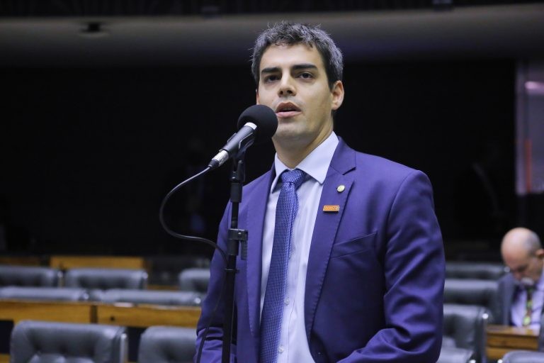 Comissão aprova projeto que proíbe órgãos públicos de exigir motivação para pedido de certidões
