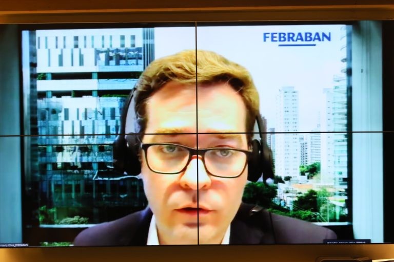 Febraban afirma que bancos estão bloqueando pedidos de empréstimos consignados considerados abusivos