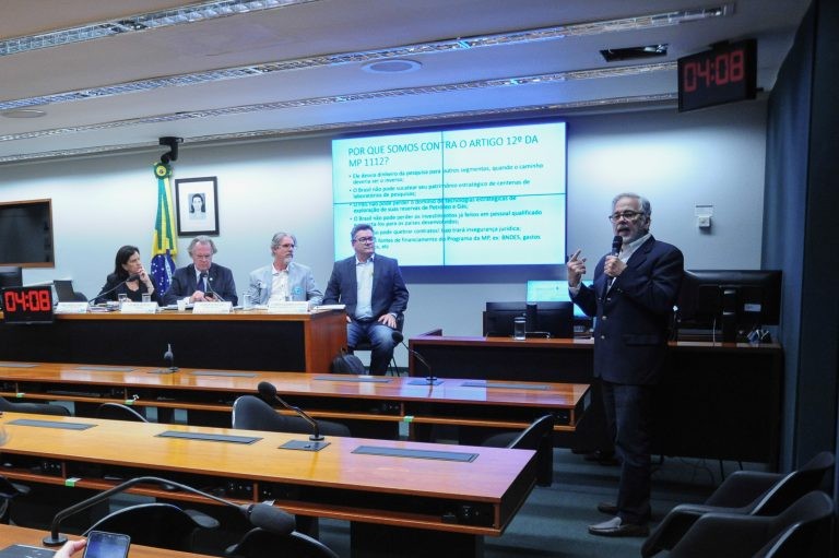 Pesquisadores temem que aprovação de medida provisória reduza investimentos em pesquisa e inovação