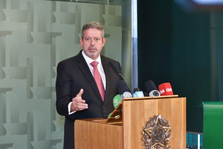 Lira diz que projeto que acaba com as “saidinhas” de presos poderá ser votado em junho