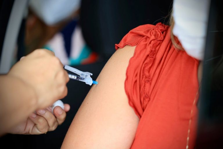 Comissão discute funcionamento de serviço que oferece vacinas diferenciadas para grupos especiais