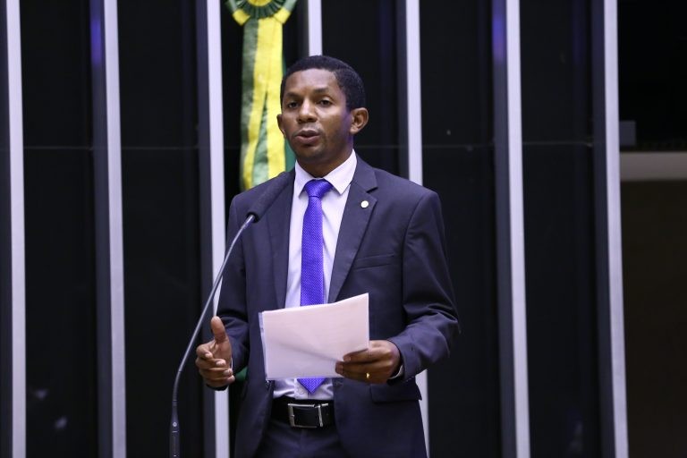 Comissão rejeita projeto que prevê tratamento tributário diferenciado entre arroz nacional e importado