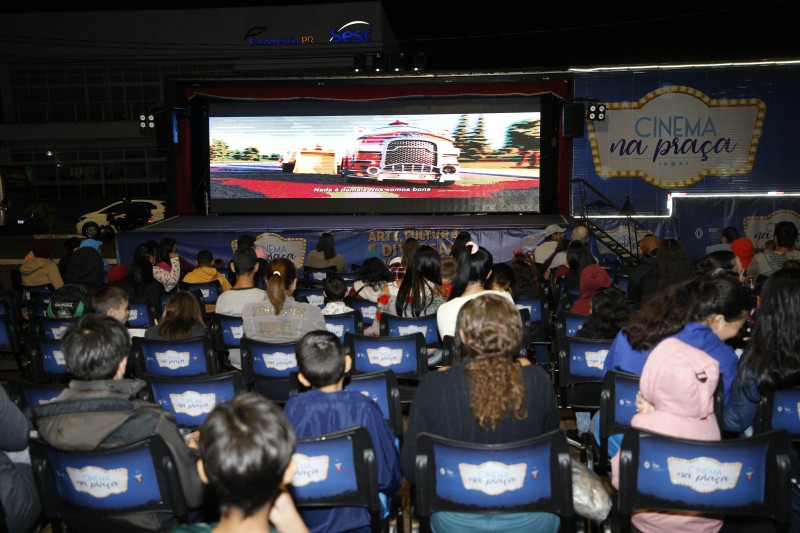 Ivaiporã recebe a primeira edição do Cinema na Praça com alegria e entusiasmo