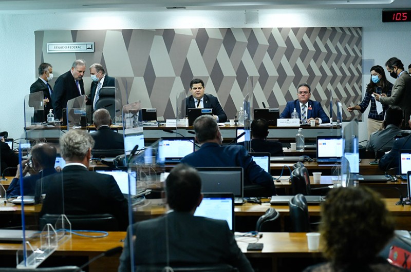 Reforma tributária volta à pauta da CCJ nesta terça