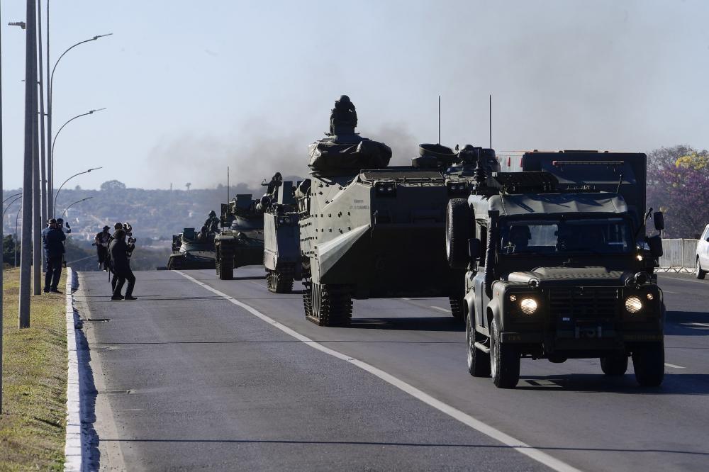 Operação com desfile de tanques custou R$ 3,7 mi aos cofres públicos