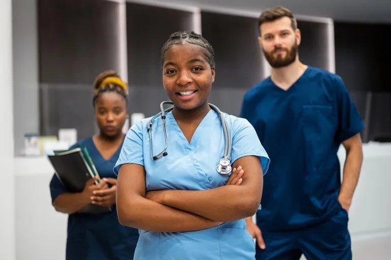 Candidatos a residência médica e em saúde já podem se inscrever para o Enare 2026/2027.