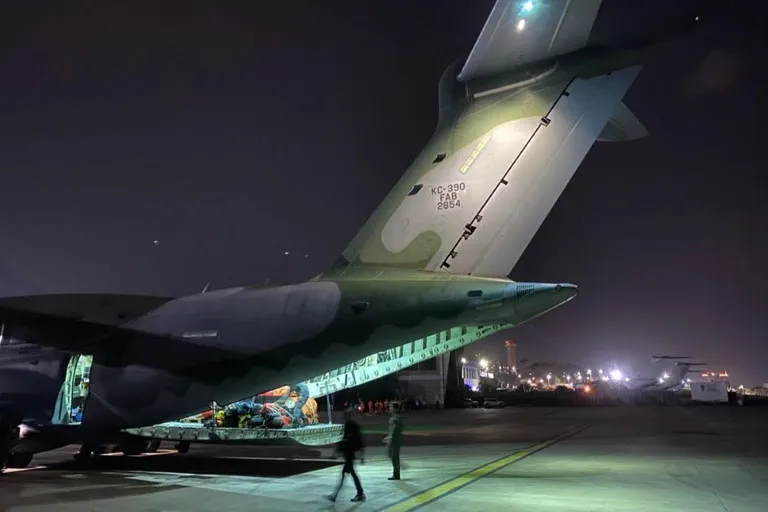 A primeira equipe do Governo do Brasil destinada a apoiar a Venezuela após os terremotos já chegou ao país em aeronave KC-390 Millennium da FAB, Foto: Divulgação/FAB