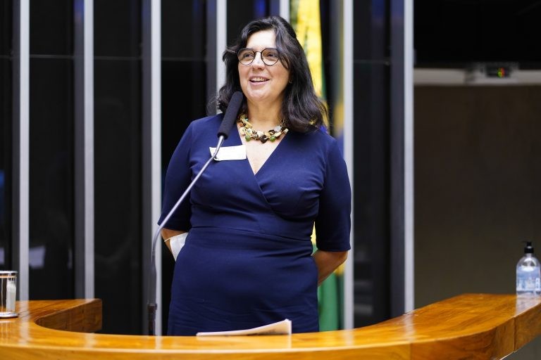 Sessão solene alerta para impacto do cigarro no meio ambiente e novas formas de fumar