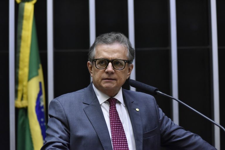 Projeto estabelece normas para blindagem de teto solar de veículos blindados