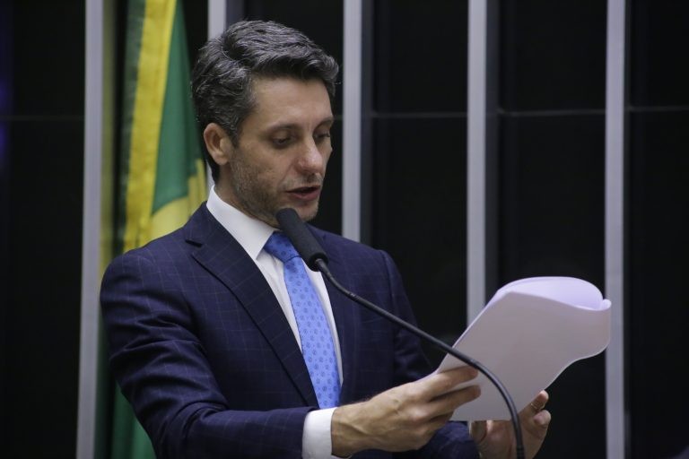 Deputados analisam MP que altera incentivos fiscais à indústria petroquímica; acompanhe