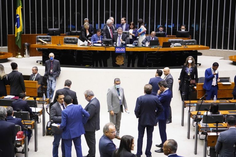 Aprovada urgência para projeto que prevê reembolso na conta de luz em razão de tributo indevido