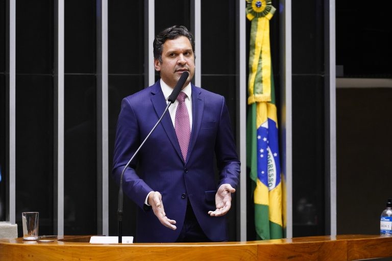 Câmara aprova MP que cria sistema eletrônico de registros públicos