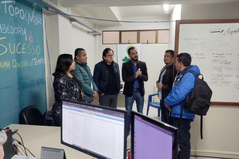 Estado apresenta políticas de emprego e atenção social a comitiva de autoridades do Peru