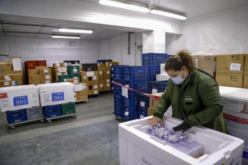 Saúde distribui 252,5 mil vacinas contra Covid-19; lote inclui dose de reforço para adolescentes
