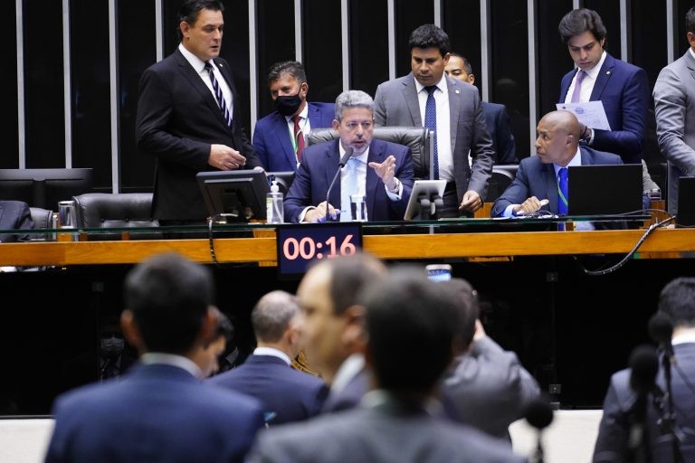 Deputados analisam MP que ajusta regras de cobrança de PIS e Cofins sobre etanol; acompanhe