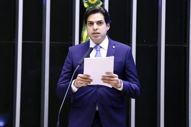 Comissão de Orçamento pede que TCU pare de suspender obras públicas