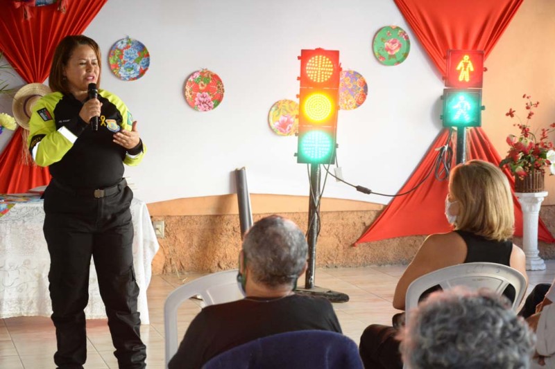 Maio Amarelo termina com palestra para idosos sobre redução de acidentes no trânsito