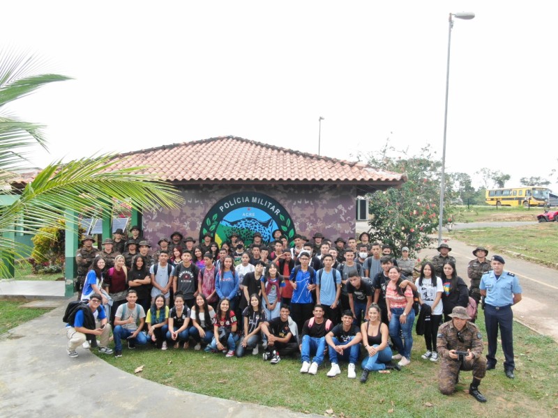 Batalhão Ambiental recebe alunos da Escola Glória Perez na unidade