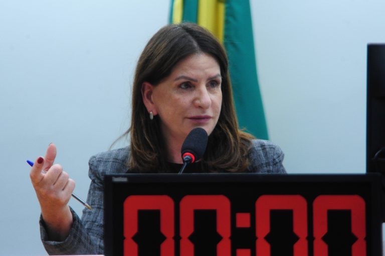 Comissão aprova programa para mãe que queira entregar filho para adoção