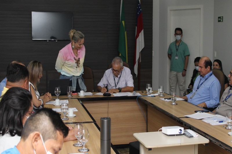 Governo do Amazonas e GIZ assinam Memorando de Entendimento e buscam a reestruturação da cadeia da castanha no Estado